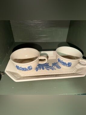 PFALTZGRAFF~YORKTOWNE(USA) BREAD SERVING TRAY PLATE DISH AND 2 MUGS